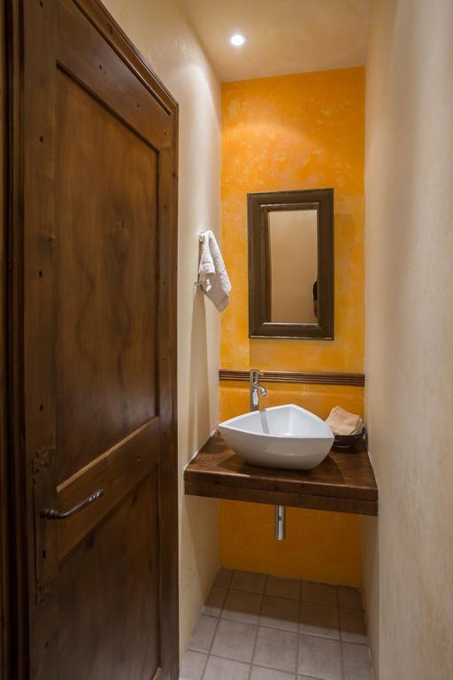 Casa Di Luce Bed & Breakfast Agia Marina  ภายนอก รูปภาพ